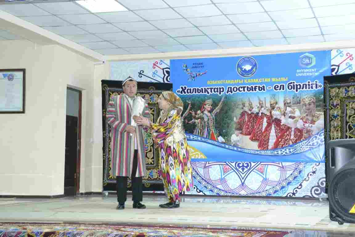 ӨЗБЕК ҰЛТЫНЫҢ СТУДЕНТТЕРІ ӨЗ ӨНЕРІН ПАШ ЕТТІ