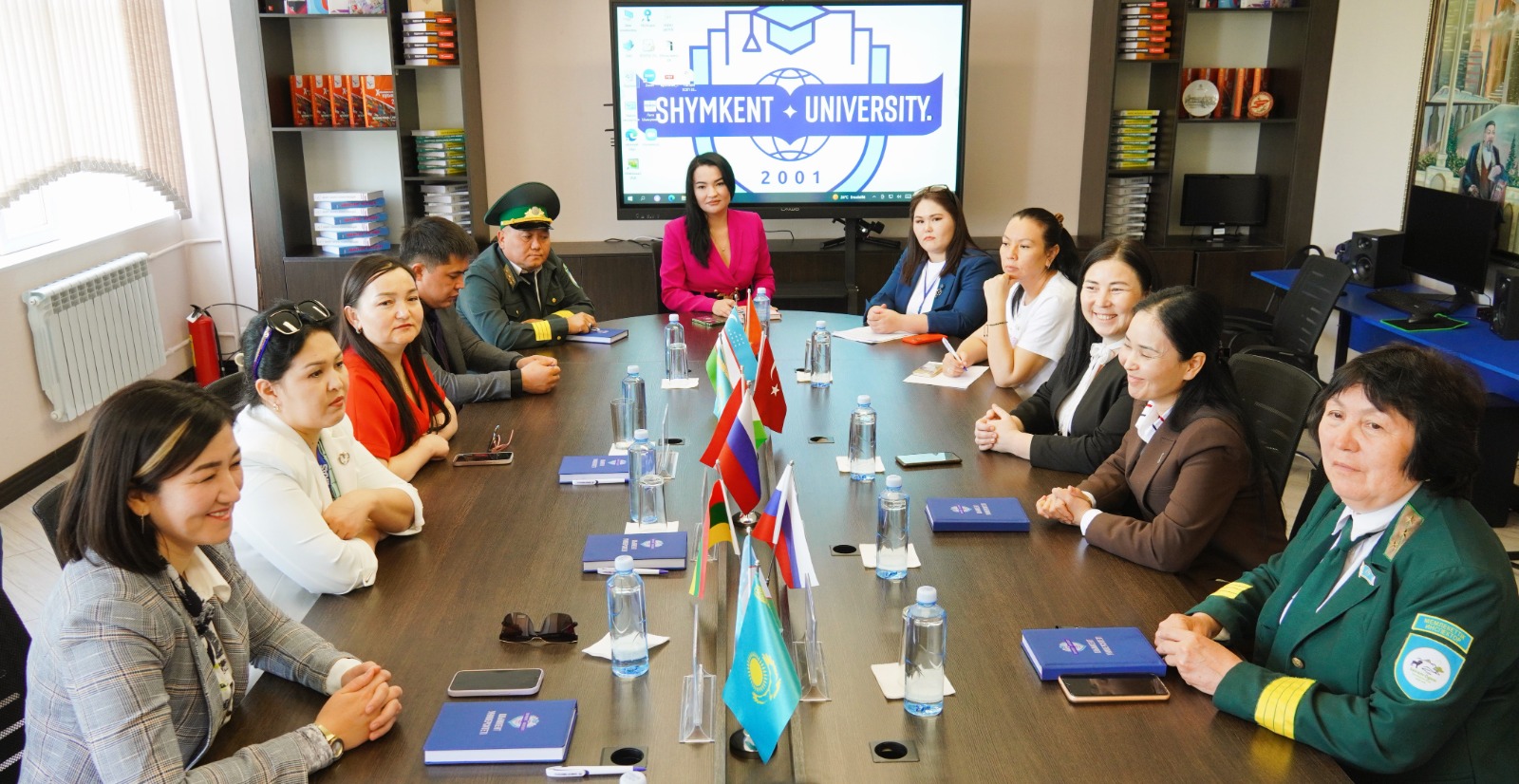 &quot;Қазіргі ғылымдағы жастар: ғылымды дамыту мәселелері мен болашағы&quot; тақырыбында дөңгелек үстел өтті.
