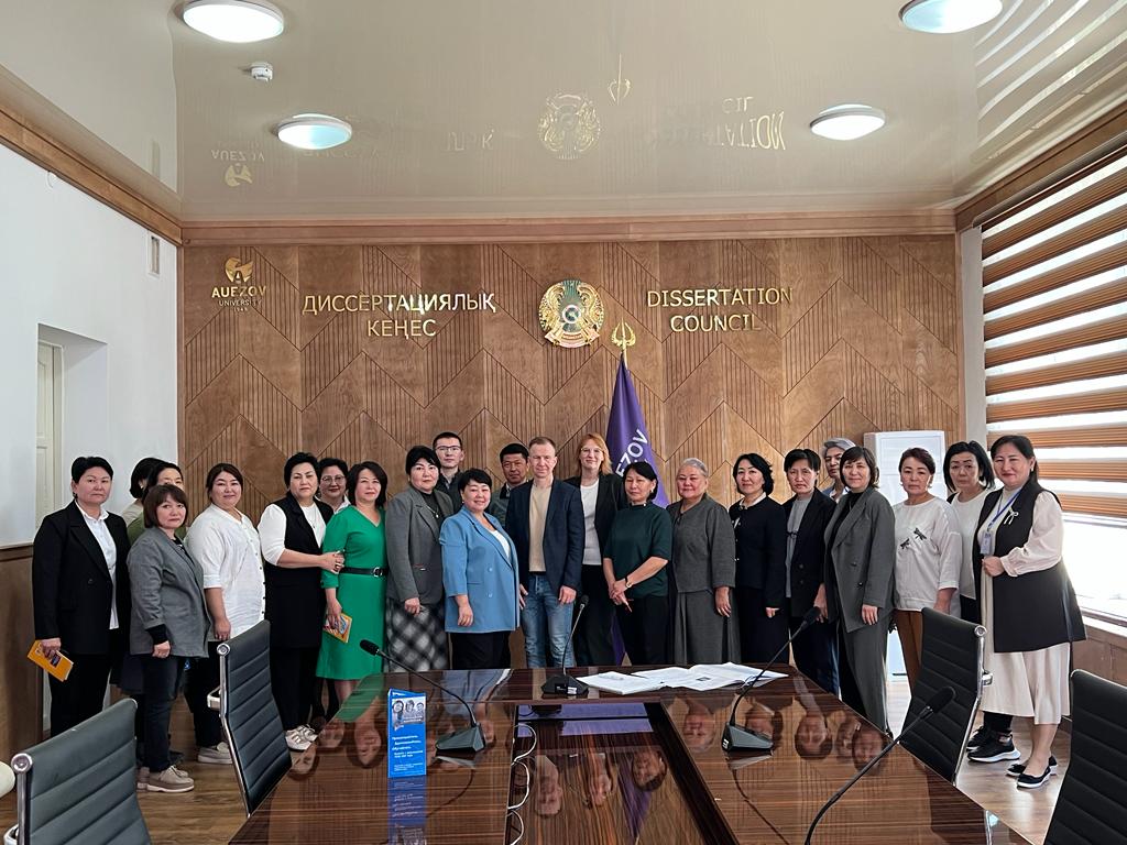 Директоры компании IPR SMART представили цифровую библиотеку в Южно-Казахстанском университете им. М. Ауезова встречаясь с руководителями библиотек города Шымкент