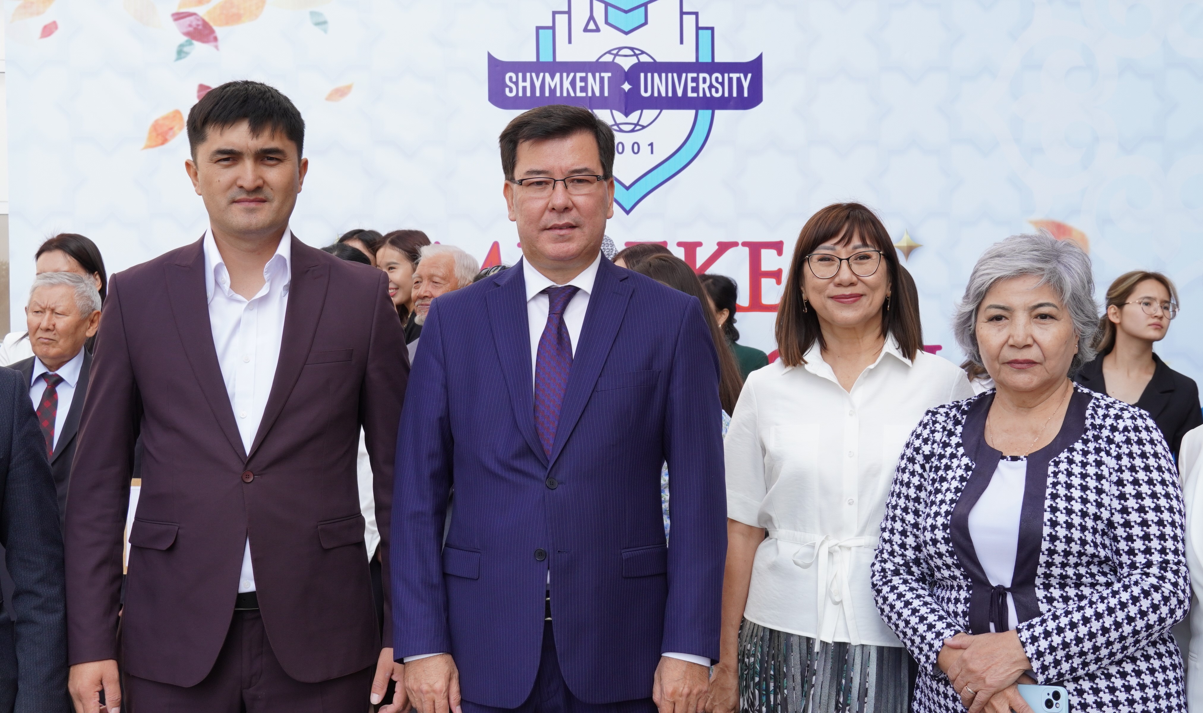 Шымкент университетінде Білім күні аталып өтті.
